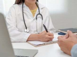 Female doctor advice consulting diagnosis and check-up at hospital clinic. Patient explain health problems and symptoms to Professional physician. medical, medicine, treatment, therapy, pharmacy