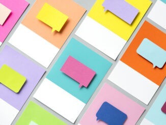 Paper craft art of speech bubble icon
